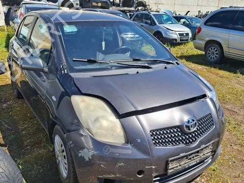 Brugte TOYOTA YARIS (_P9_) 1.4 D-4D (NLP90_, NLP90R) 4771383