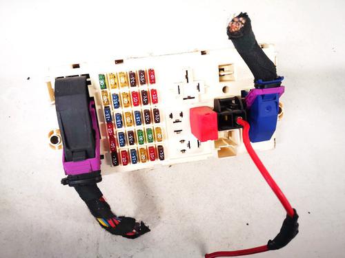 Used Fuse box Fuse box ALFA ROMEO 147 (937_) 1.6 16V T.SPARK ECO (937.AXA1A, 937.BXA1A) (105 hp) 33081188 33081188