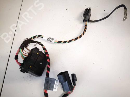 Used Fuse box Fuse box RENAULT LAGUNA III (BT0/1) 2.0 dCi (BT07, BT0J, BT14, BT1A, BT1S) (131 hp) 32563203 32563203