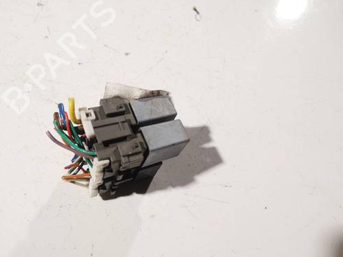 Fuse box HONDA FR-V (BE) 2.2 i CTDi (BE5) | BP32573922E1