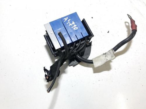 Used Fuse box Fuse box OPEL VECTRA B Estate (J96) 2.0 DTI 16V (F35) (101 hp) 33509820 33509820