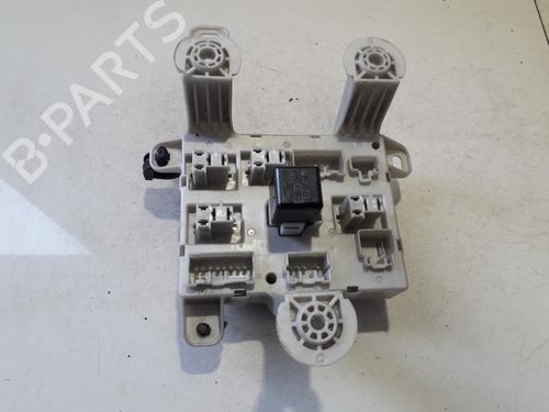 fuse-box-toyota-previa-ii-_r3_-2000-2001-2002-2003-2004-2005-2006-33511829 main image