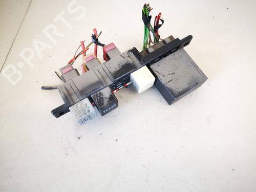 fuse-box-vw-golf-iv-1j1-1997-1998-1999-2000-2001-2002-2003-2004-2005-2006-2007-2008-32950148 main image