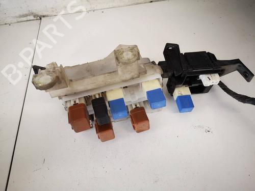 Used Fuse box Fuse box 32562445 32562445