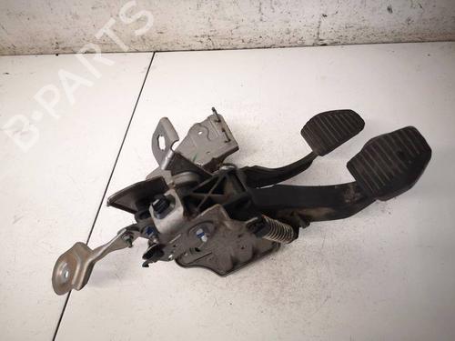 Used Clutch pedal Clutch pedal 37084576 37084576