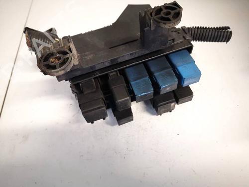 Used Fuse box Fuse box 32546884 32546884