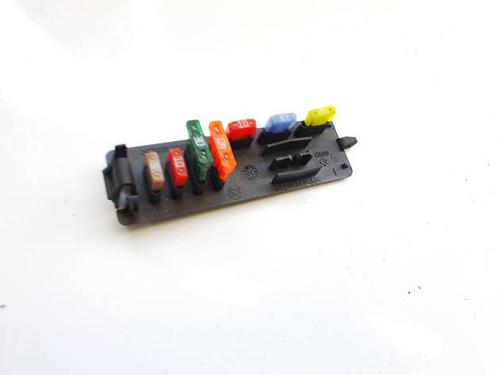Used Fuse box Fuse box CITROËN C5 III (RD_) 2.0 HDi 165 (RDRHHA, RDRHH8) (163 hp) 34050653 34050653
