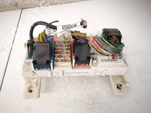 Used Fuse box Fuse box 38581575 38581575