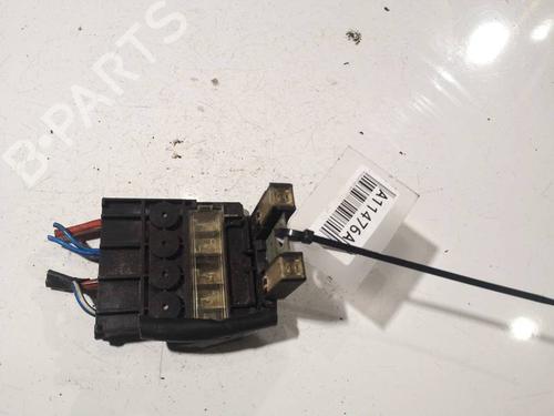 Used Fuse box Fuse box 38259589 38259589