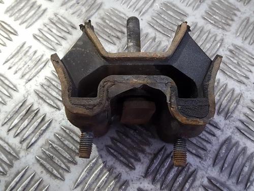 Used Engine mount Engine mount MERCEDES-BENZ M-CLASS (W163) ML 270 CDI (163.113) (163 hp) 33495277 33495277