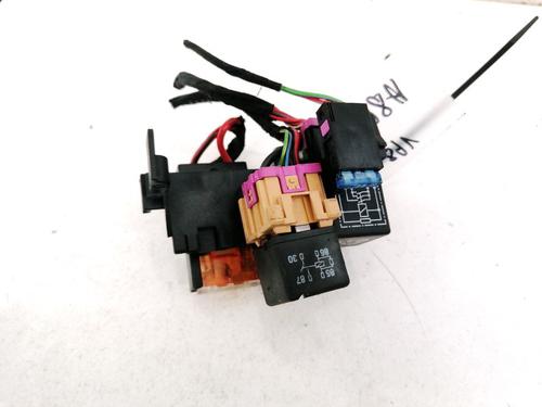 Used Fuse box AUDI A6 C5 (4B2, 4B4) 1.8 T (150 hp) 32908127