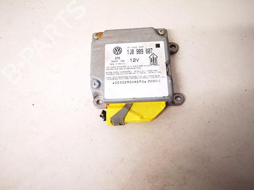 ecu-airbags-vw-passat-b5-variant-3b5-1997-1998-1999-2000-2001-32875209 main image