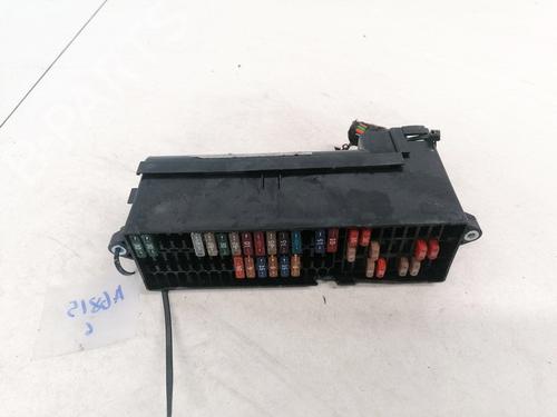 fuse-box-vw-touran-1t1-1t2-2003-2004-2005-2006-2007-2008-2009-2010-2011-33087119 main image