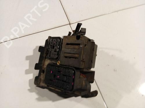 Used Fuse box Fuse box 39456244 39456244