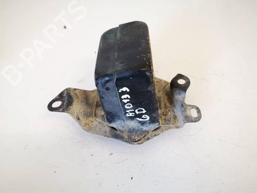 Used Rear bumper bracket Rear bumper bracket TOYOTA PREVIA II (_R3_) 2.0 D-4D (CLR30_, CLR30R) (116 hp) 35058484 35058484