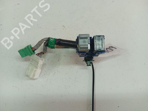 Used Fuse box Fuse box 38161591 38161591