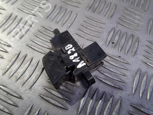 switch-nissan-primera-hatchback-p12-2002-33491806 main image