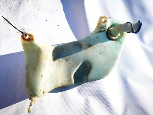 windscreen-washer-tank-audi-80-b4-saloon-8c2-1991-1992-1993-1994-1995-35571666 main image