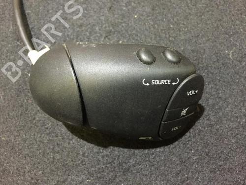 Used Steering wheel controls Steering wheel controls 35658382 35658382