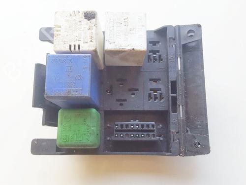 Used Fuse box Fuse box OPEL OMEGA B (V94) 2.5 DTI (F69, M69, P69) (150 hp) 33521095 33521095