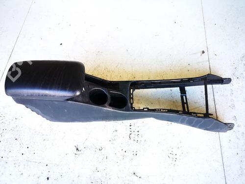 Used Armrest / Center console Armrest / Center console KIA CEE'D Hatchback (ED) 1.6 (126 hp) 35577448 35577448