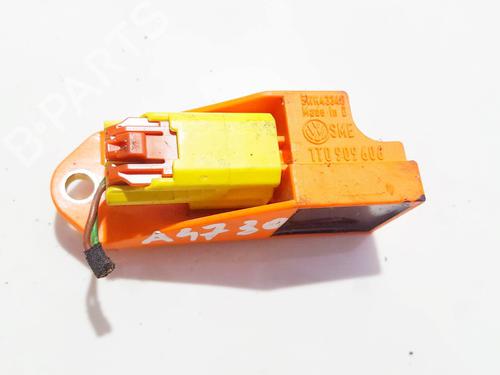 Used Electronic module Electronic module VW TOURAN (1T1, 1T2) 1.9 TDI (105 hp) 33521954 33521954