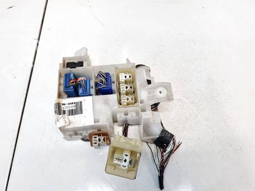fuse-box-toyota-corolla-saloon-_e12_-2000-2001-2002-2003-2004-2005-2006-2007-2008-32574992 main image