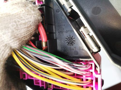 Fuse box VW PASSAT B5 Variant (3B5) 1.9 TDI | BP32895657E1 - Image 3