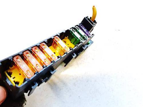 Fuse box CITROËN C5 III (RD_) 1.6 HDi 110 (RD9HZC) | BP33097897E1 - Image 2