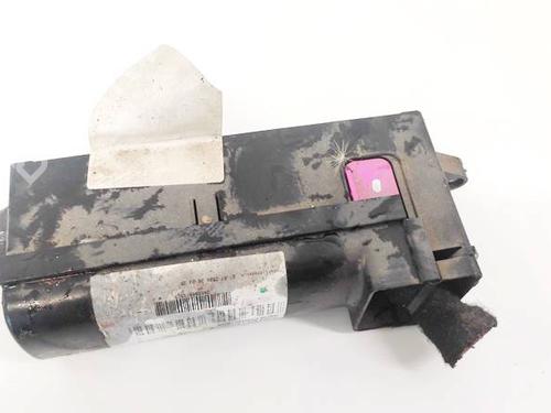 fuse-box-vw-touran-1t1-1t2-2003-2004-2005-2006-2007-2008-2009-2010-2011-32933583 main image