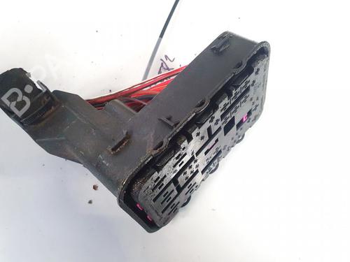 fuse-box-vw-golf-v-1k1-2003-2004-2005-2006-2007-2008-2009-2010-32896365 main image