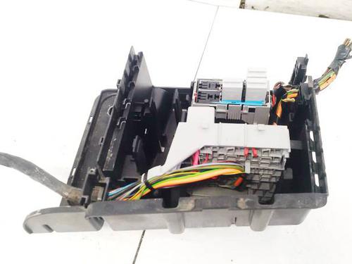Used Fuse box OPEL MERIVA A MPV (X03) 1.6 16V (E75) (100 hp) 32596348