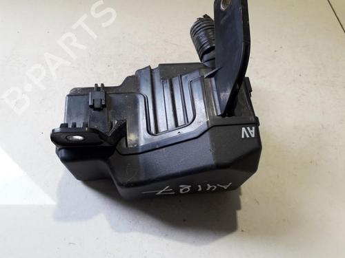 Used Fuse box Fuse box TOYOTA AVENSIS (_T25_) 2.0 VVT-i (AZT250_, AZT250R) (147 hp) 33510426 33510426