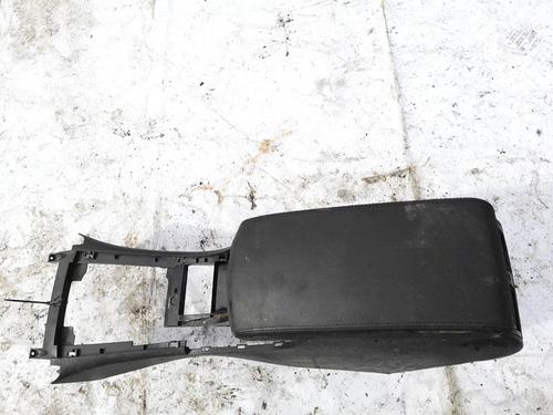 Used Armrest / Center console Armrest / Center console PEUGEOT 407 (6D_) 2.0 (6DRFNB, 6DRFNE) (136 hp) 35440271 35440271
