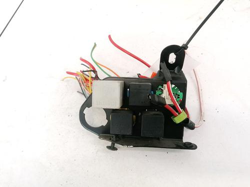 Used Fuse box RENAULT ESPACE II (J/S63_) 2.2 (J/S637, J63G) (108 hp) 32909470