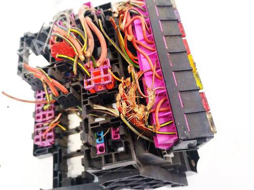 Used Fuse box Fuse box 32969499 32969499