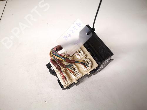 Used Fuse box Fuse box TOYOTA AVENSIS (_T25_) 2.0 D-4D (CDT250_, CDT250R) (116 hp) 32889812 32889812