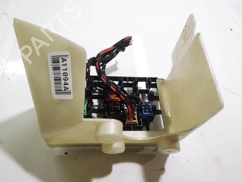 Used Fuse box Fuse box 32536221 32536221