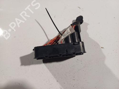 Used Fuse box VW GOLF PLUS V (5M1, 521) 1.9 TDI (105 hp) 32572206