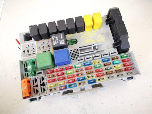 fuse-box-opel-zafira-a-mpv-t98-1999-2000-2001-2002-2003-2004-2005-2006-32918437 main image