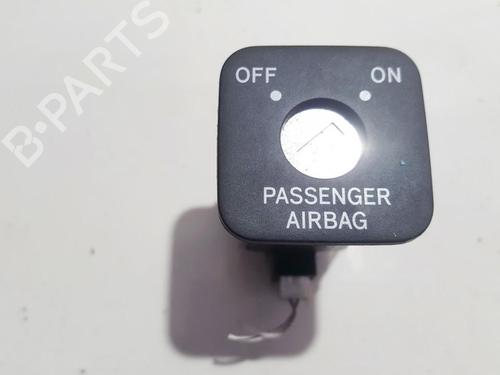 Used Switch Switch TOYOTA COROLLA Verso (ZER_, ZZE12_, R1_) 2.2 D-4D (AUR10_, AUR10R) (136 hp) 33508591 33508591