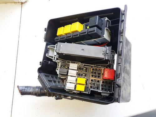 Used Fuse box Fuse box OPEL MERIVA A MPV (X03) 1.7 CDTI (E75) (100 hp) 32965249 32965249