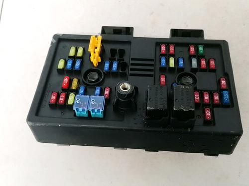 Used Fuse box CHEVROLET CAPTIVA (C100, C140) 2.0 D 4WD (150 hp) 33074335