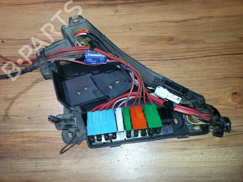 Used Fuse box Fuse box RENAULT LAGUNA I (B56_, 556_) 2.0 (B56C/H/N) (113 hp) 33502323 33502323