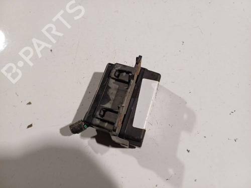 Used Fuse box Fuse box 32575736 32575736
