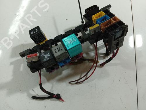 Sikringsdåse AUDI 80 B4 Saloon (8C2) 1.9 TDI (90 hp) 32851071