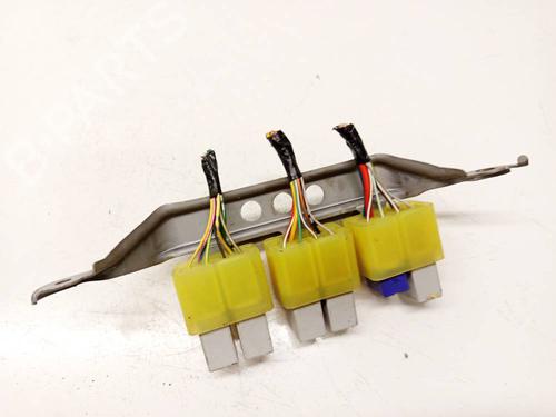 Used Fuse box Fuse box TOYOTA COROLLA Verso (ZER_, ZZE12_, R1_) 2.2 D-4D (AUR10_, AUR10R) (177 hp) 32537472 32537472