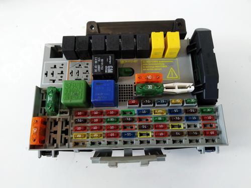 fuse-box-opel-zafira-a-mpv-t98-1999-2000-2001-2002-2003-2004-2005-2006-32885920 main image