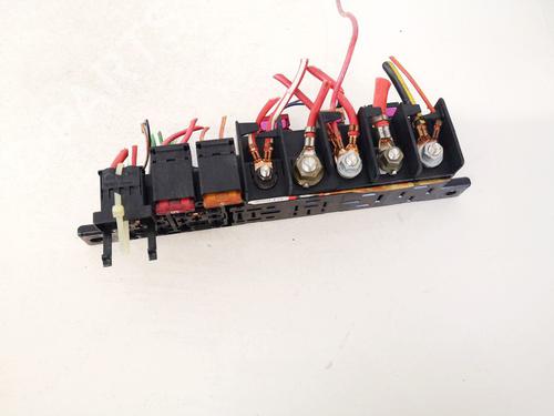 Used Fuse box Fuse box VW GOLF IV (1J1) 1.9 SDI (68 hp) 33071340 33071340