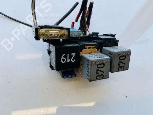 fuse-box-audi-a4-b5-8d2-1994-1995-1996-1997-1998-1999-2000-2001-32877913 main image